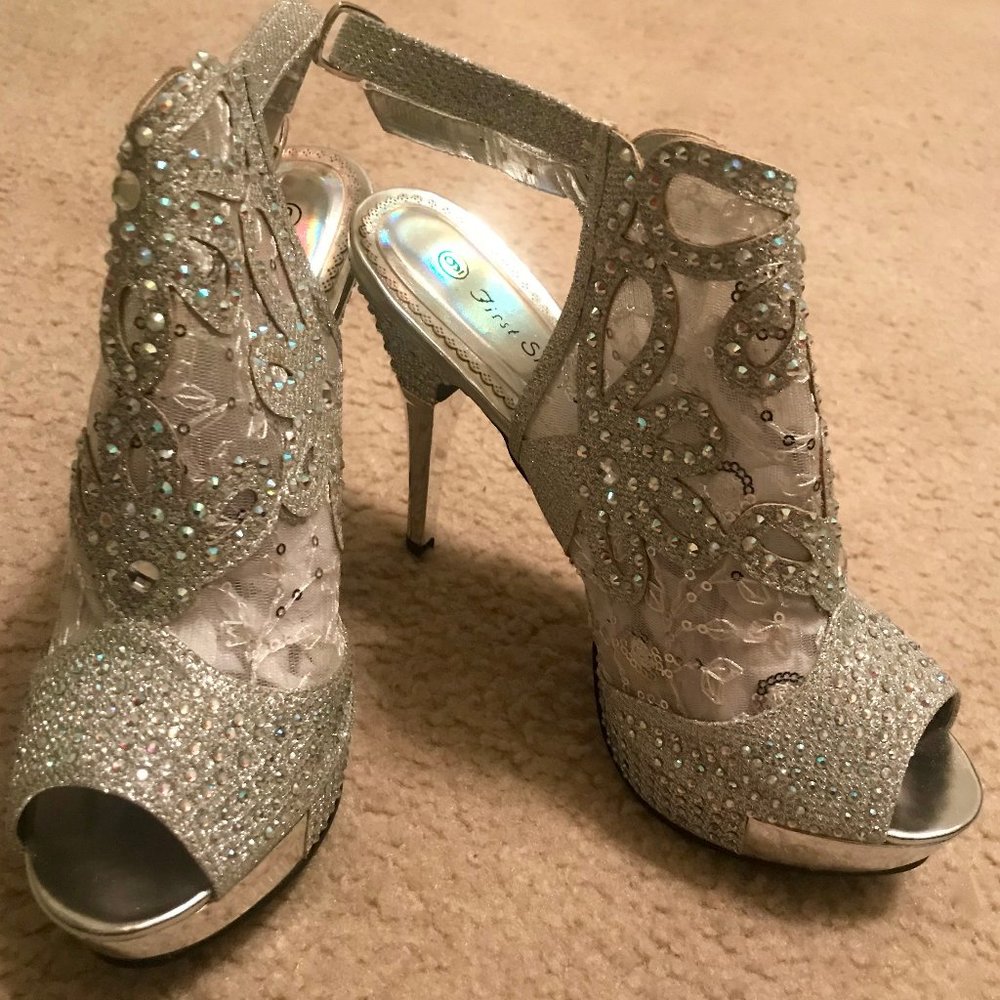 BRAND NEW! Women's Silver Glitter Heels - Size 9